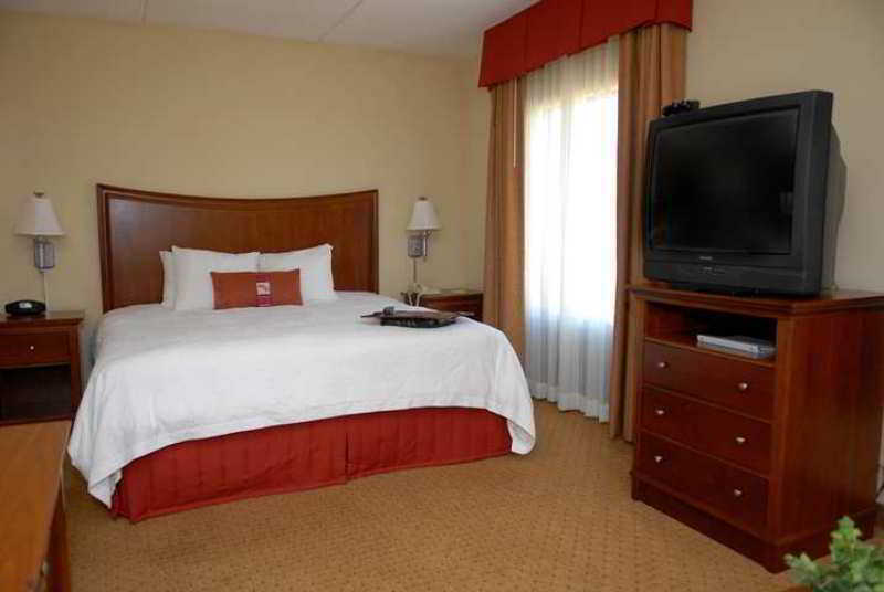 Hampton Inn & Suites Frederick/Fort Detrick Chambre photo